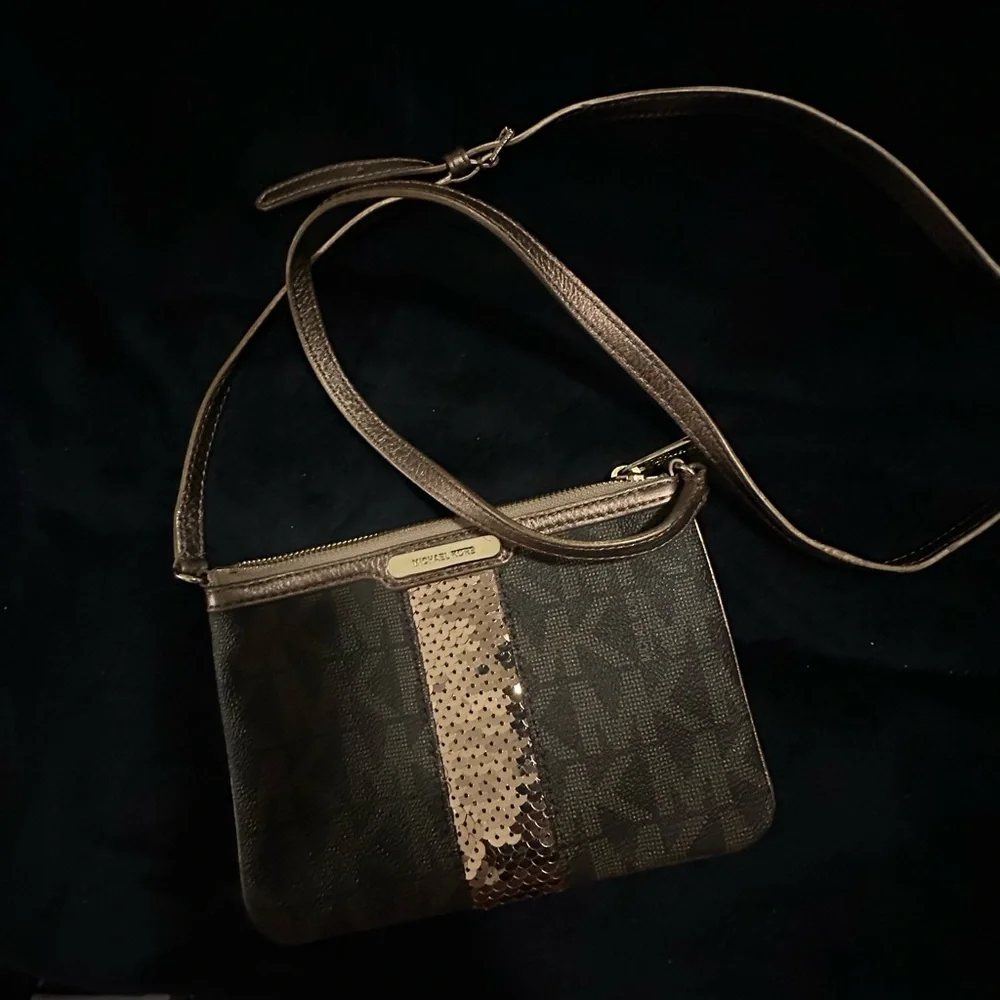 Michael Kors Brown Signature Crossbody with Rose Gold Sequin Center - Picture 2 of 4